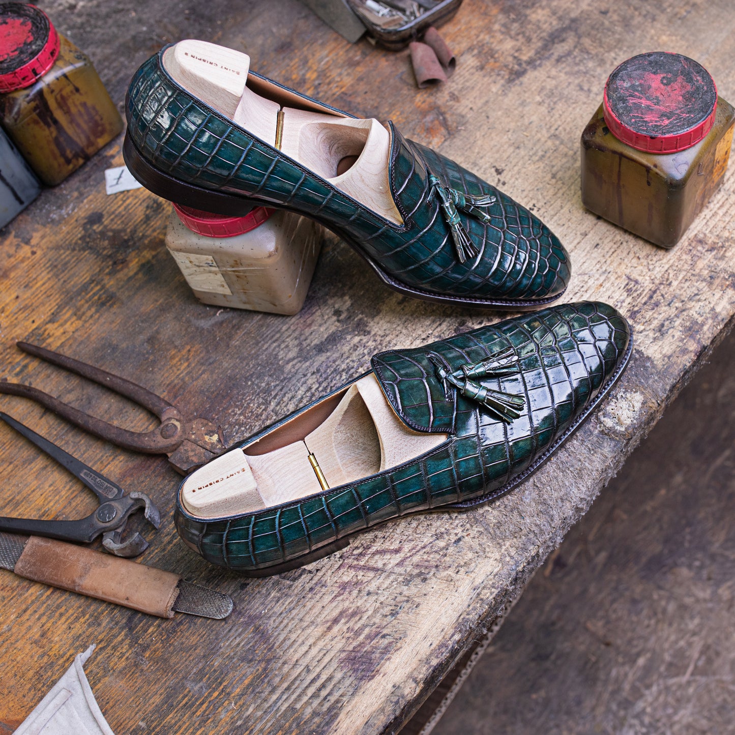 Plain loafer with tassels