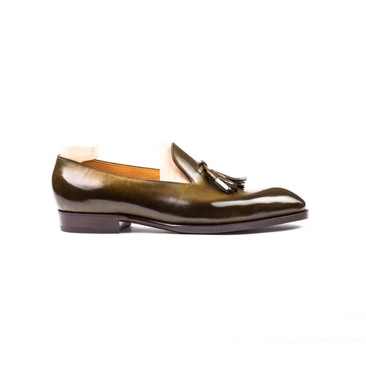 Plain tassel loafers in green Crust calf leather