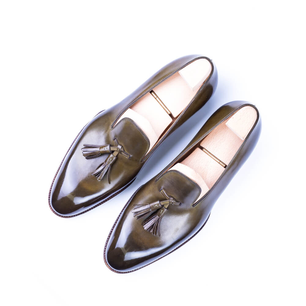 Plain tassel loafers in green Crust calf leather