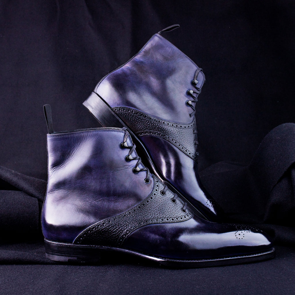 Oxford boots with saddle brogueing and medallion in midnight blue