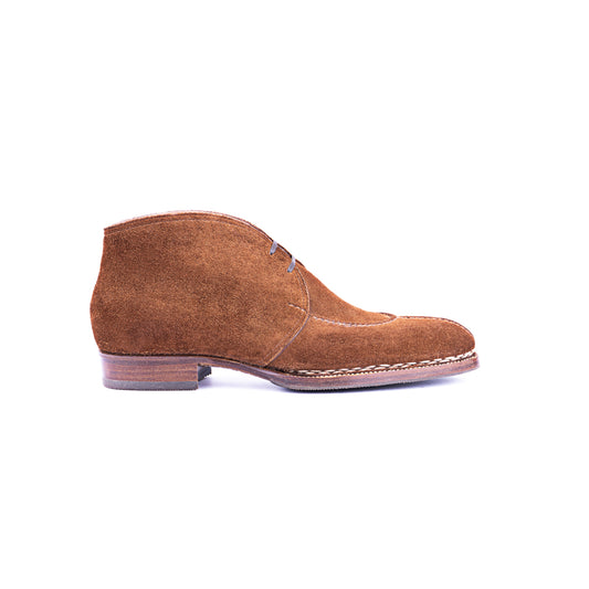 Chukka boots with French Norwegian apron in Tabacho suede leather
