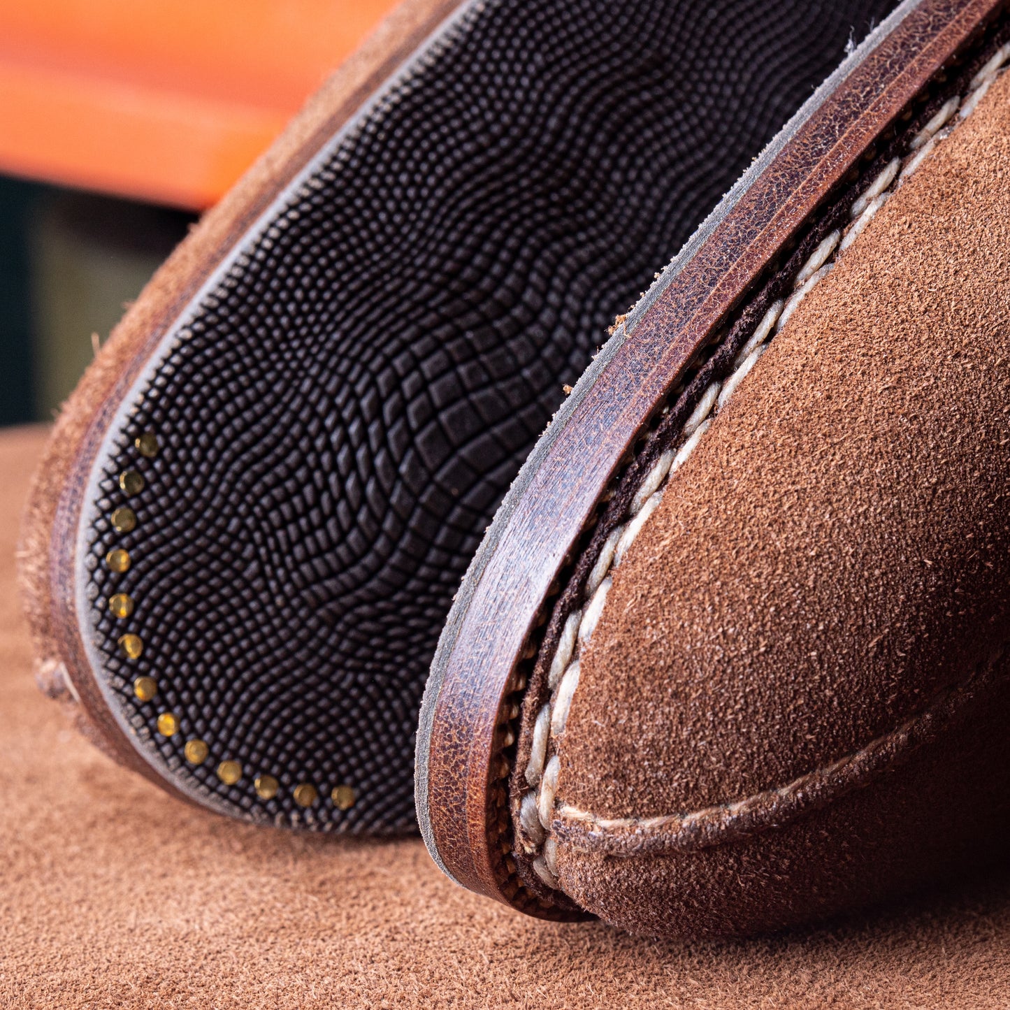 Chukka boots with French Norwegian apron in Tabacho suede leather