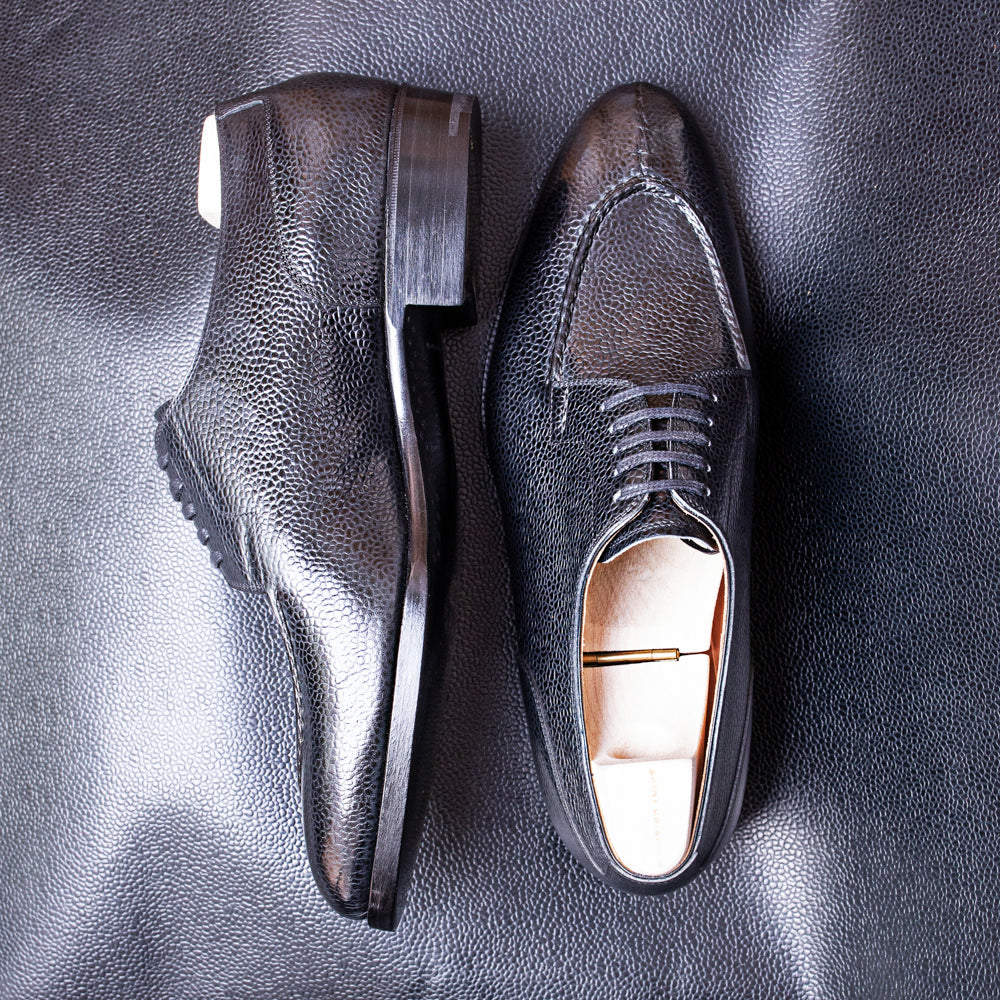 Five eyelet split toe Derby with hand-stitched apron and heel cap