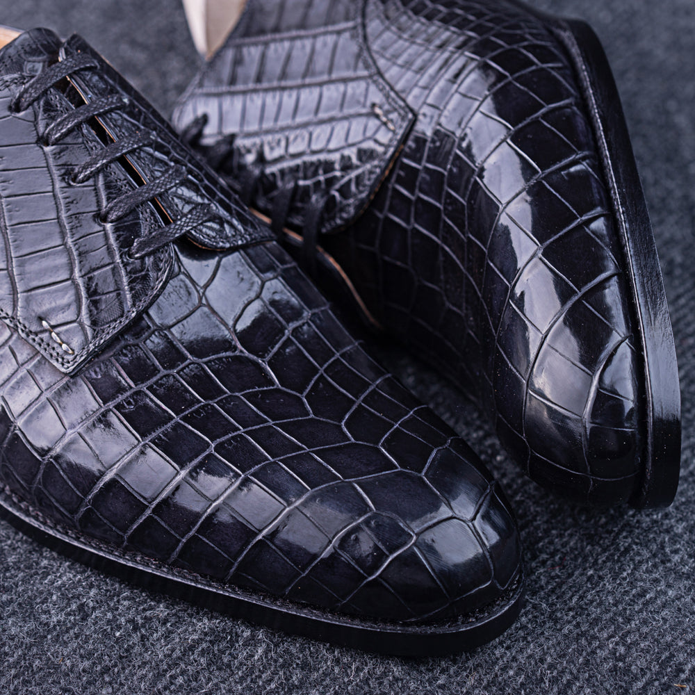 Five eylelet Derby with plain tip in black Croc leather