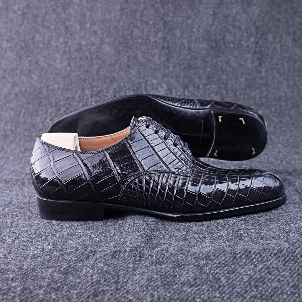 Five eylelet Derby with plain tip in black Croc leather