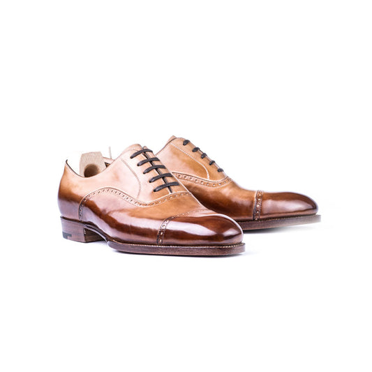 Oxford with small brogueing on the straight toe cap and counter - 7F,8F