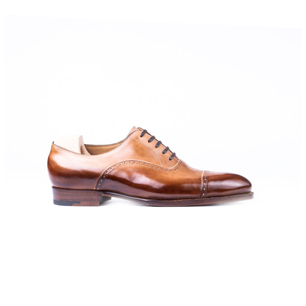 Oxford with small brogueing on the straight toe cap and counter