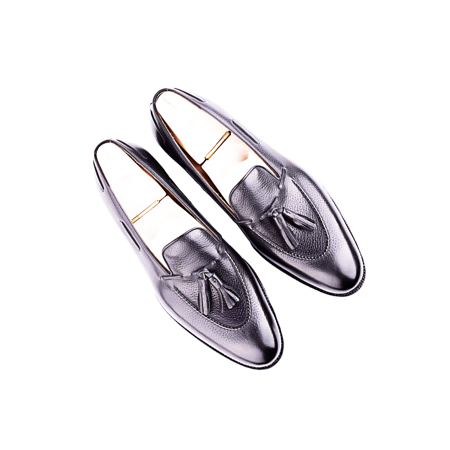 Loafer with hand stitched apron and tassels, short vamp