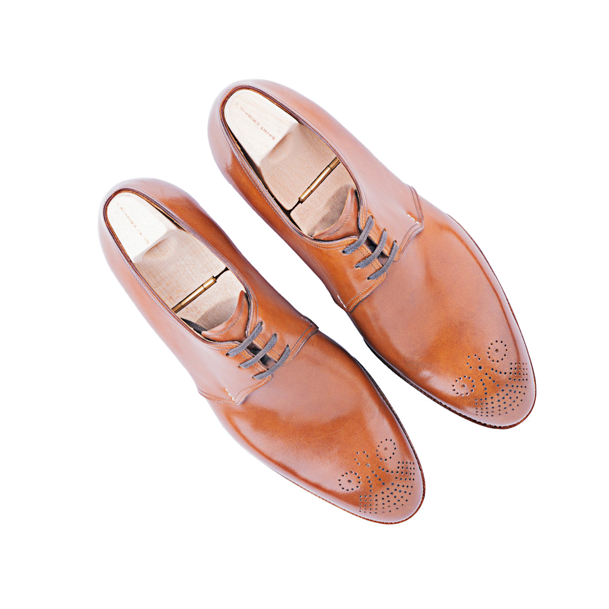 Three eyelet Derby with medallion in Cognac calf leather