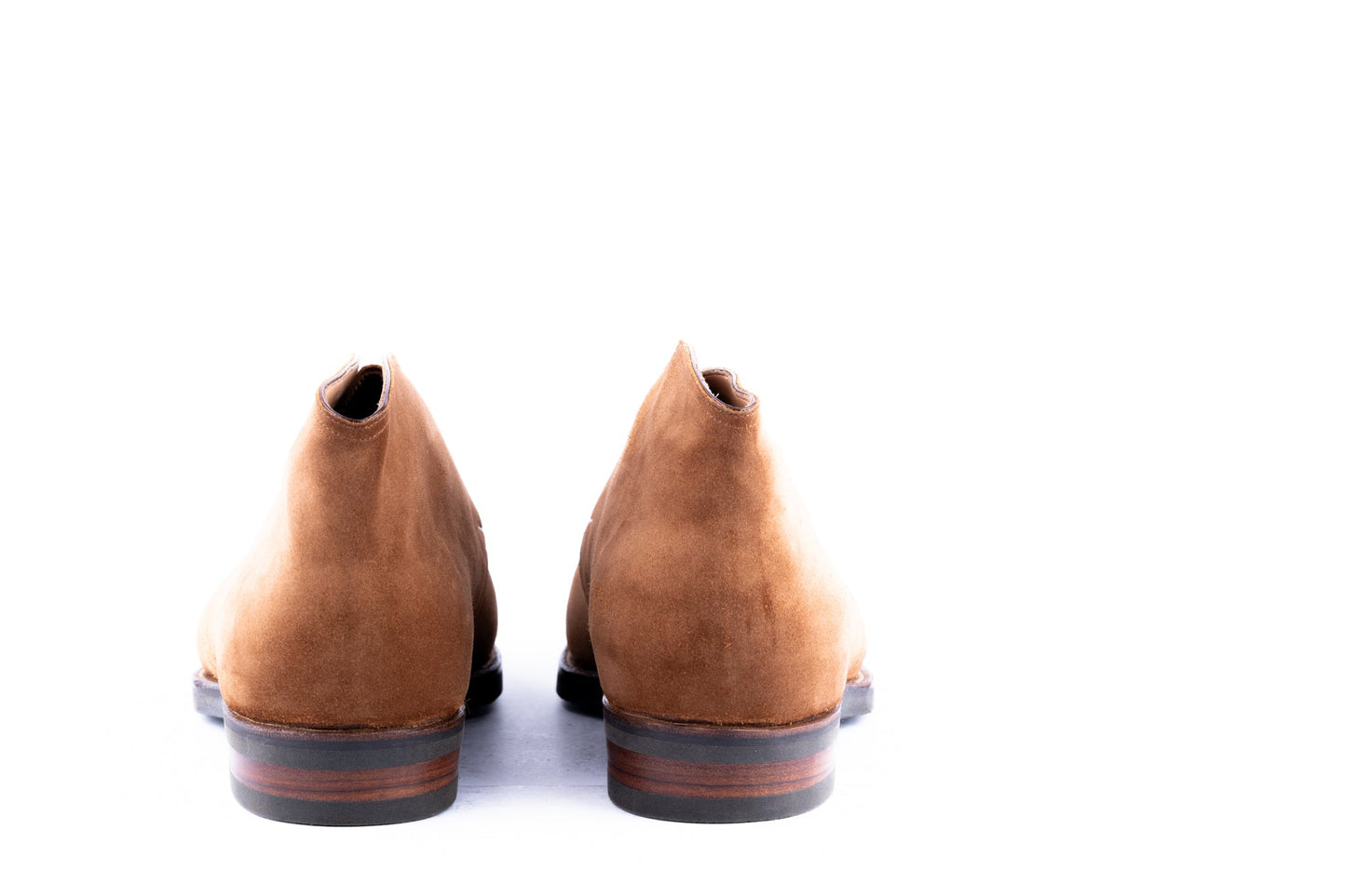 Chukka boots with two eylets, curved topline