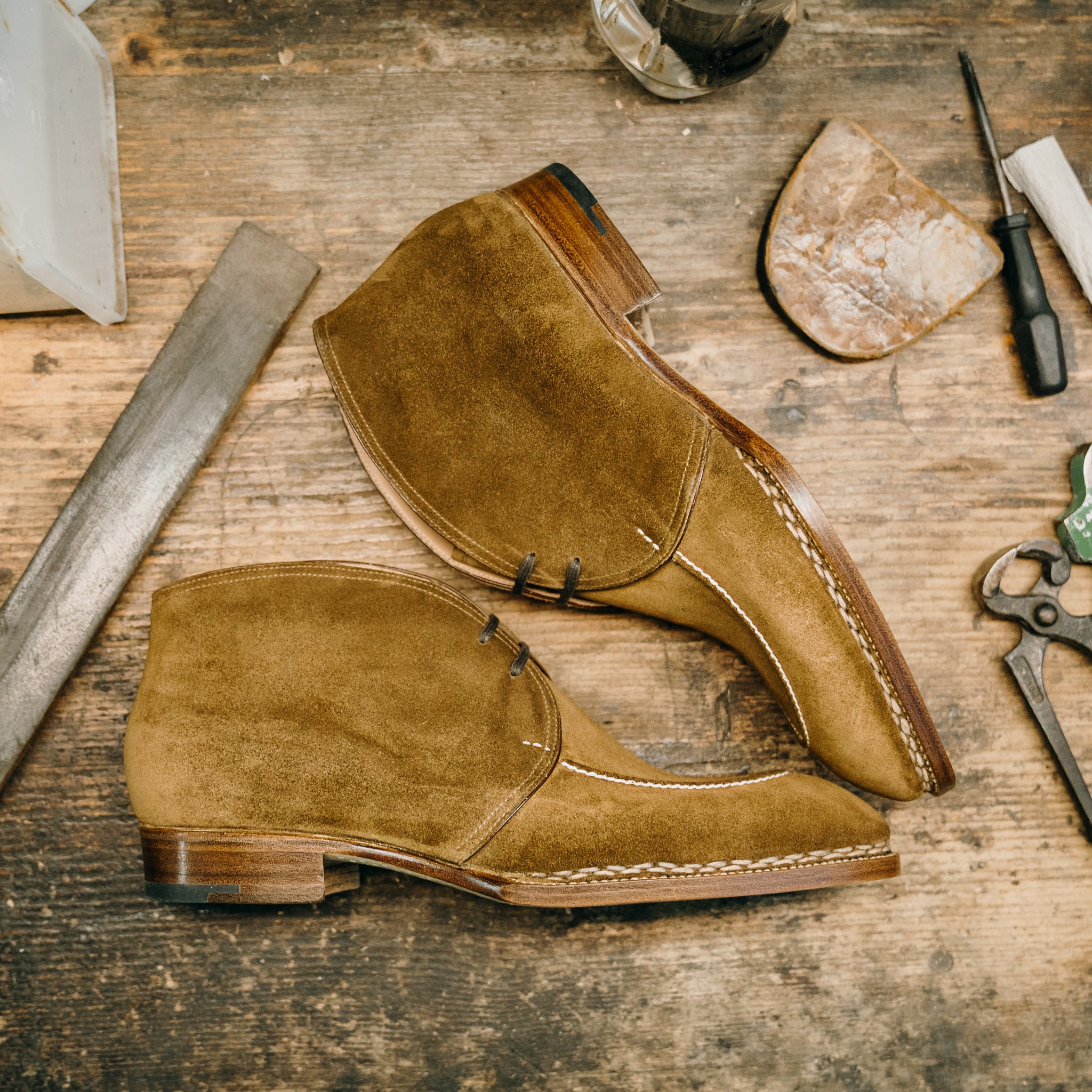 Chukka boots with handstitched Norwegian apron – Saint Crispin's