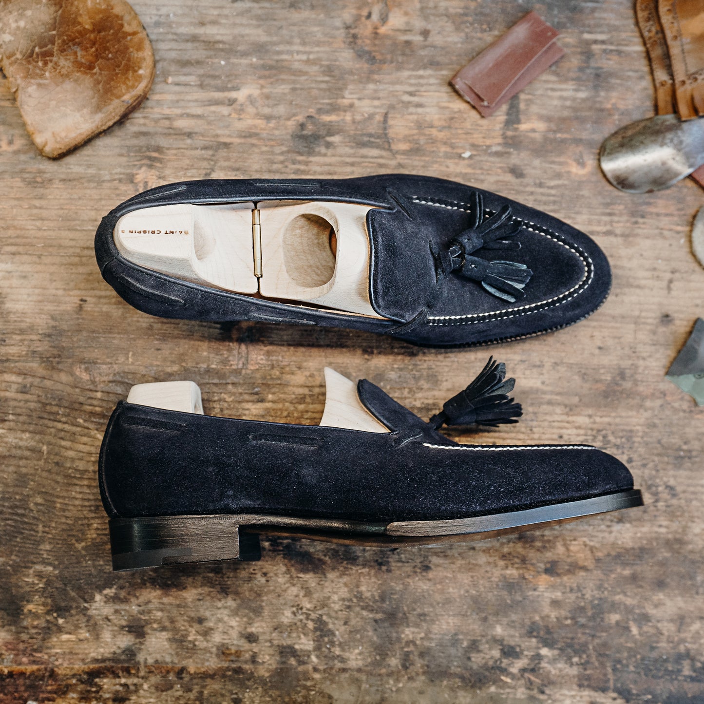 Loafer with hand stitched apron and tassels, no split toe - 6.5F