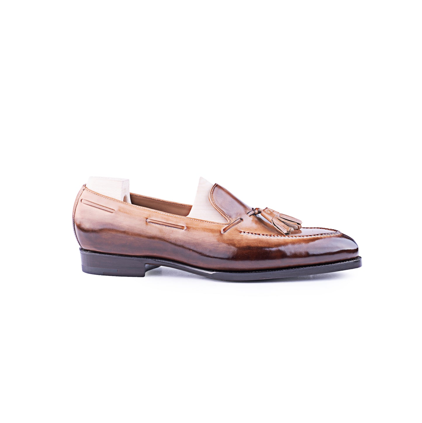 Loafer with hand stitched apron, tassels and plain band, patinized - 8F