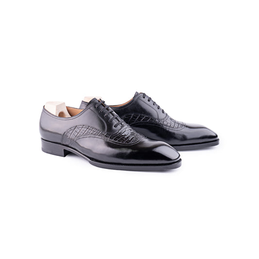 Straight wing dress Oxford with Croc application in black calf leather