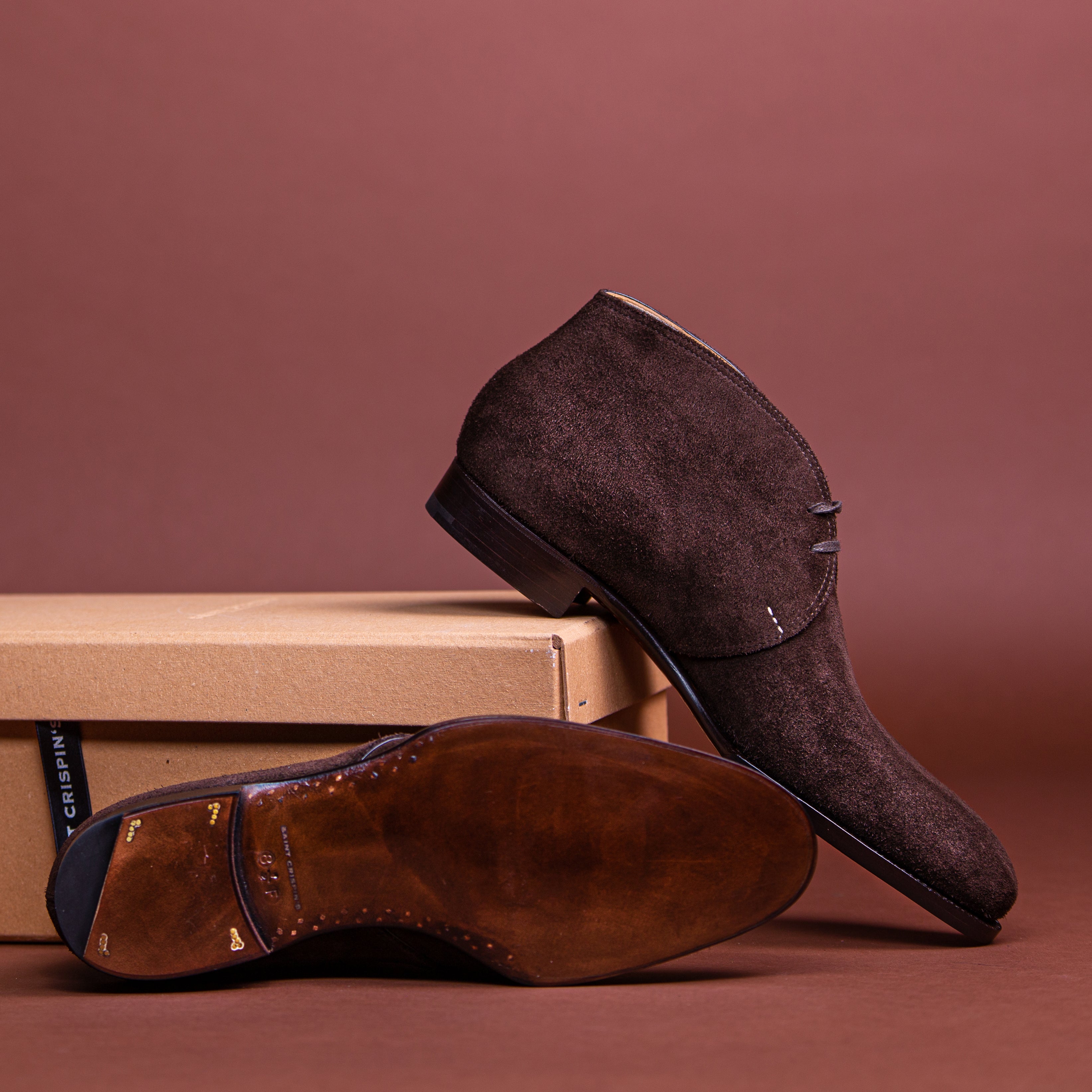 Chukka Boots with curved topline in dark brown suede