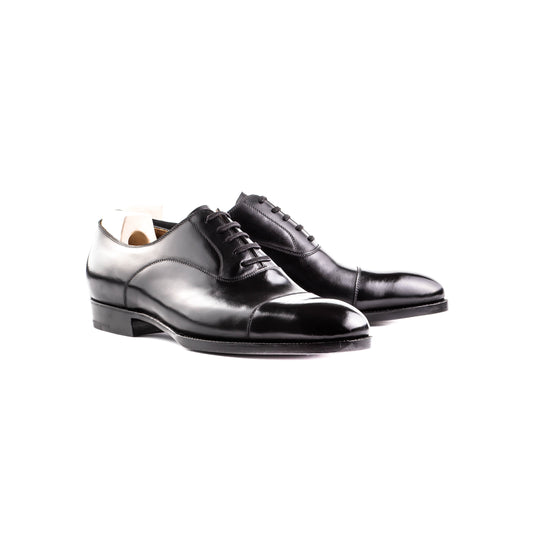 Elegant, straight toe cap Oxford