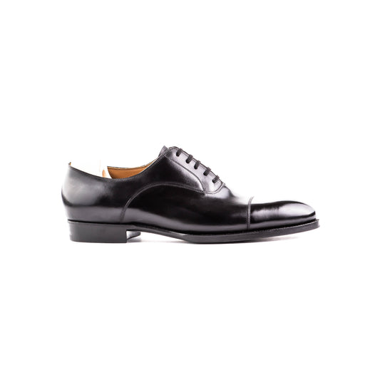 Elegant, straight toe cap Oxford