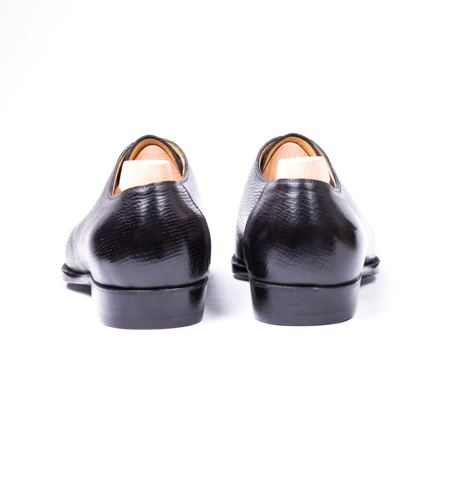 Five eyelet split toe Derby with hand-stitched apron in black Russian calf leather - 8.5 F