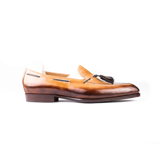 Loafer with hand stitched apron and tassels - 6.5F