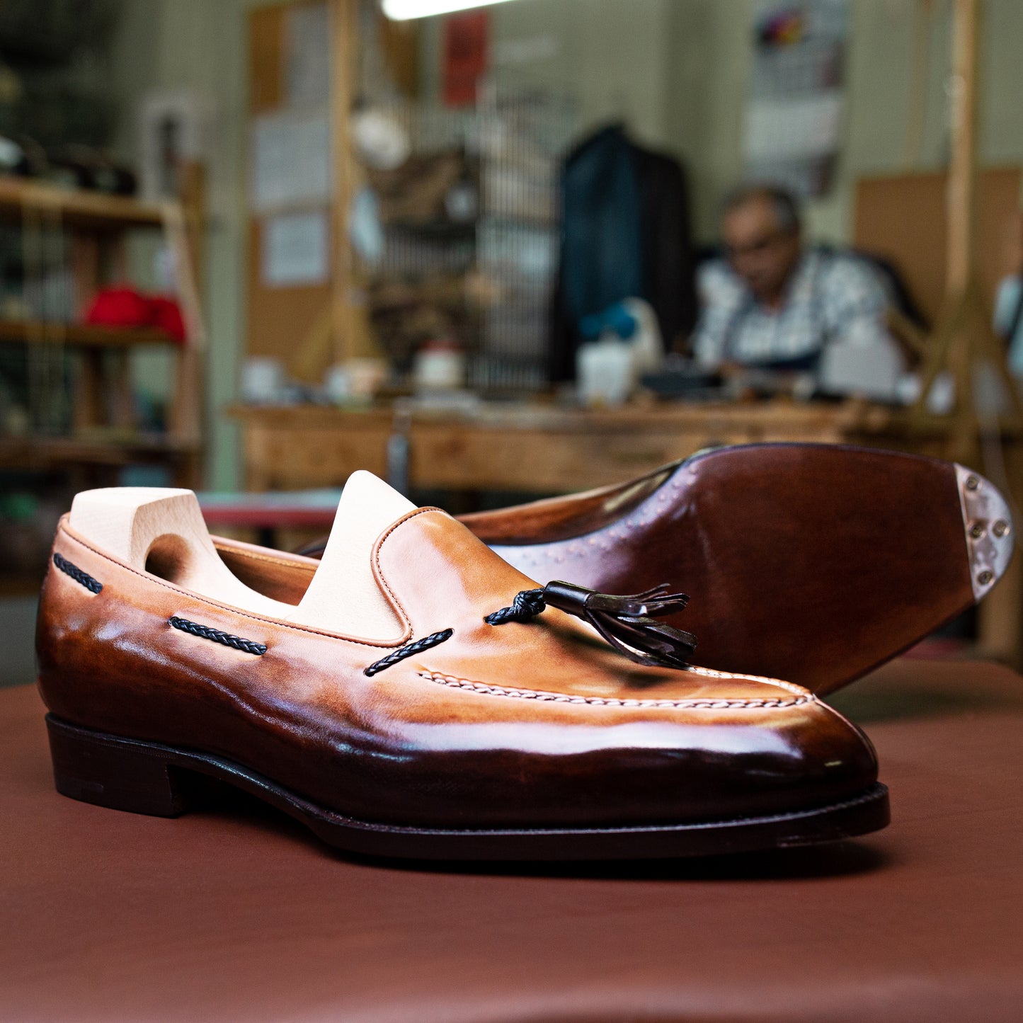 Loafer with hand stitched apron and tassels - 6.5F