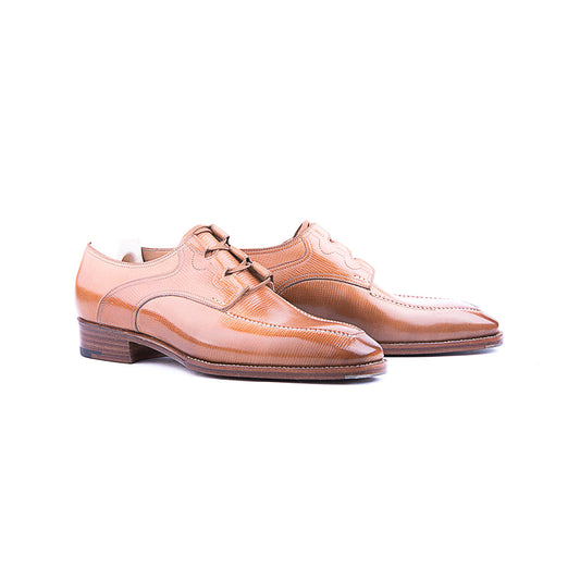 Ghillie with hand-stitched apron and higher heel in light brown calf leather