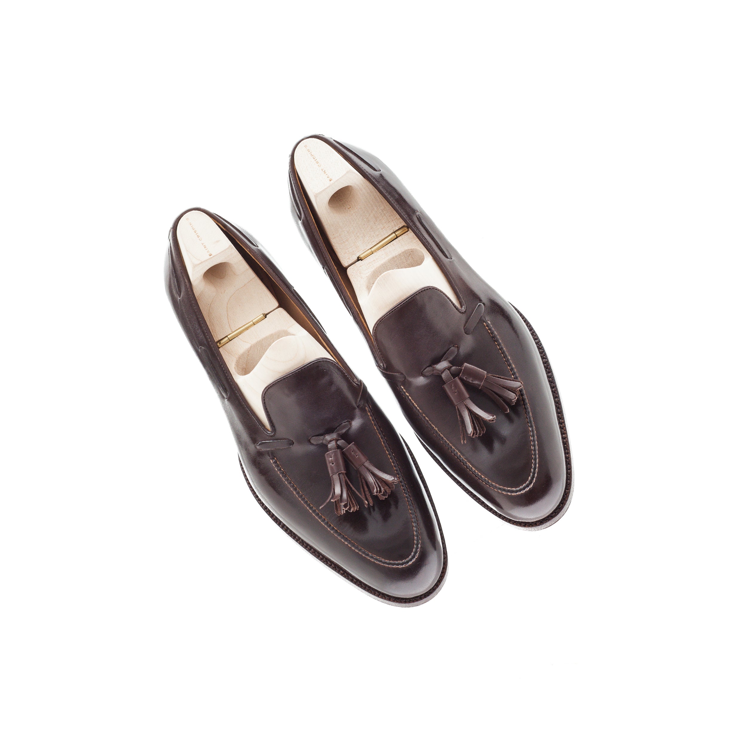 Tassel loafer with hand stitched apron in dark brown Crust calf 