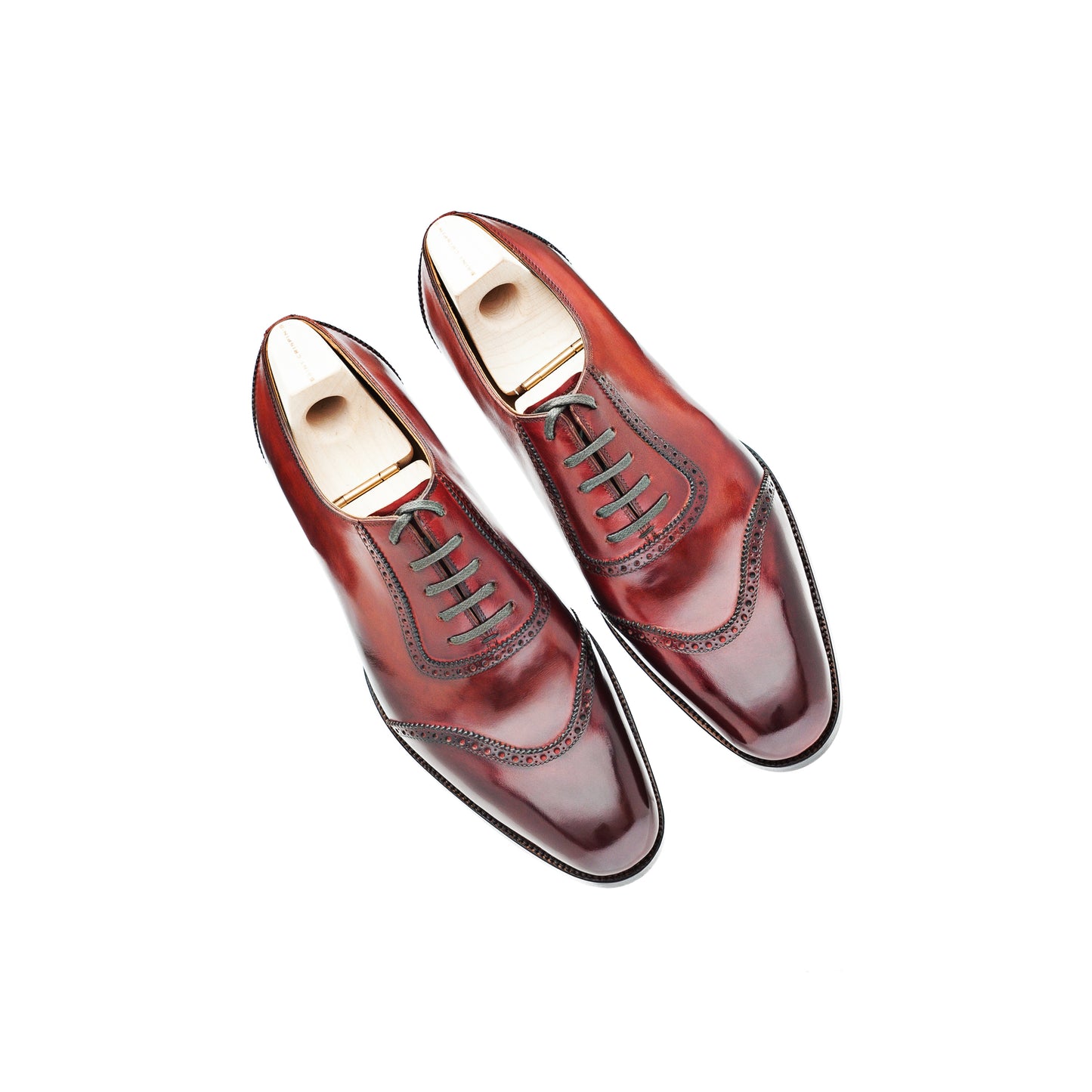 Queens - Oxford, round wing tip with brogueing