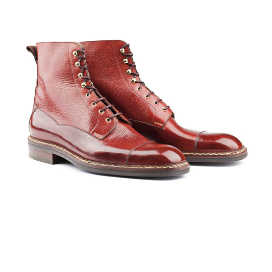 High cut derby boots with straight toe cap on Sailor last