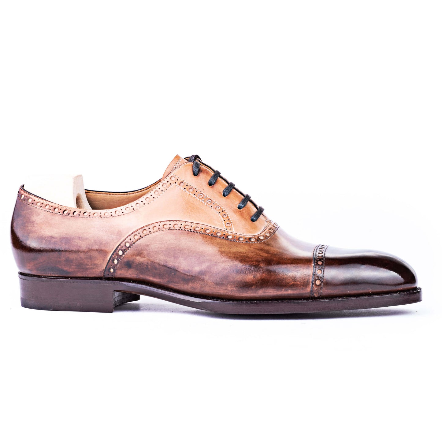 Straight toe cap Oxford with vamp, counter and topline brogueing