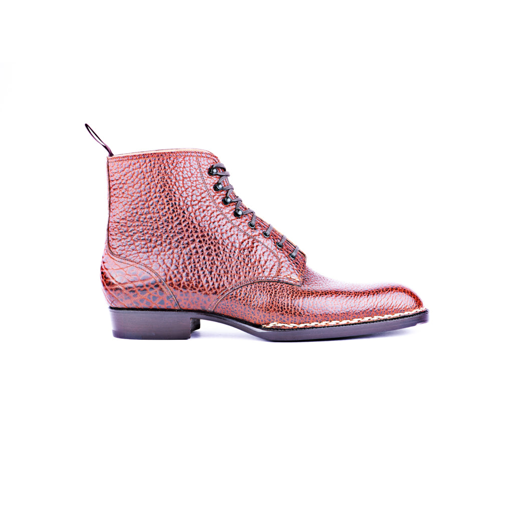 Derby ankle boot with plain tip in Chestnut Bison and Norvegese stitching to heel