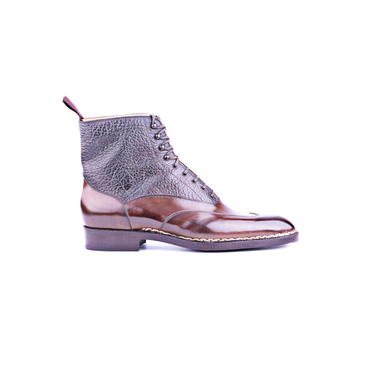 High cut boot, long wing tip with middle tulip cut