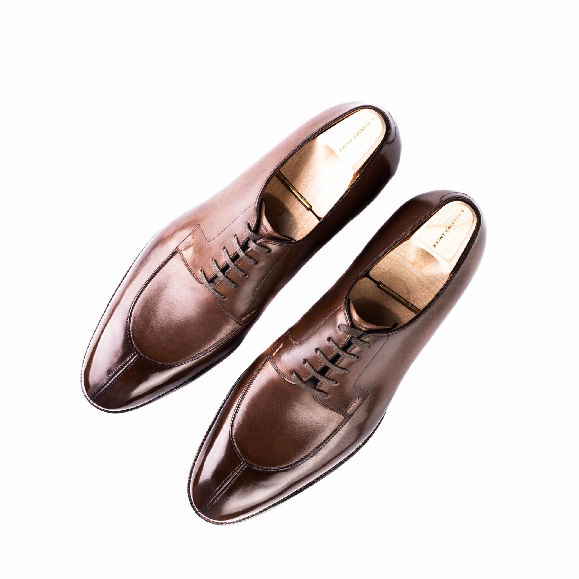 Elegant split toe Derby with machine stitched apron – Saint Crispin's
